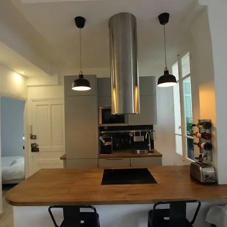 De 3 Pieces Entierement Renove. Apartamento