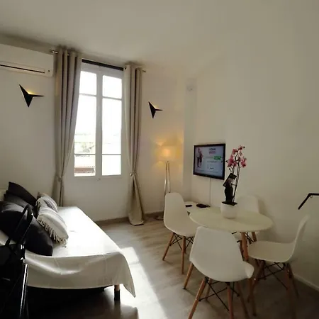 Apartamento De 3 Pieces Entierement Renove. Antibes