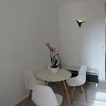 De 3 Pieces Entierement Renove. Apartamento