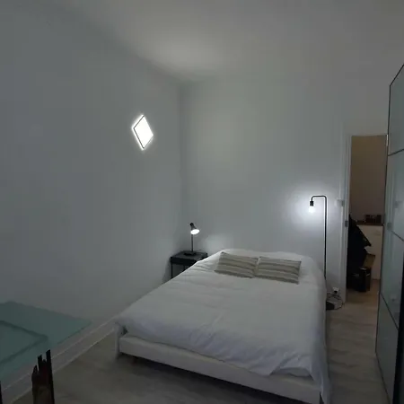 De 3 Pieces Entierement Renove. * Antibes